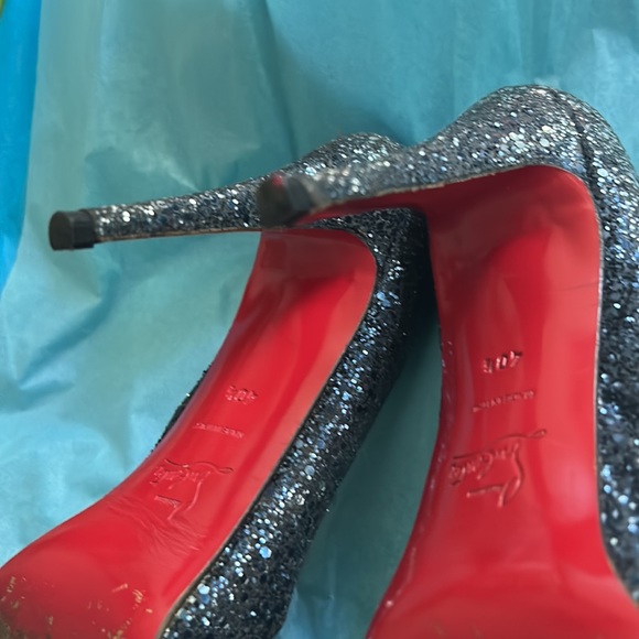 LOUIS VUITTON, BLACK SEQUINS OPEN TOE HEELS 40 1/2 with original red bag - Picture 5 of 13